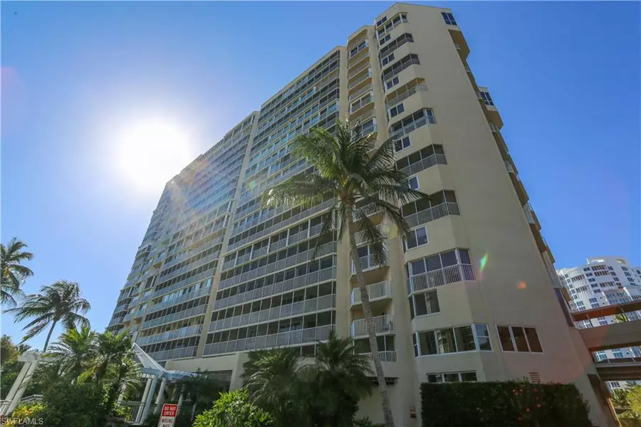 4041 Gulf Shore BLVD N #305, Naples, FL 34103