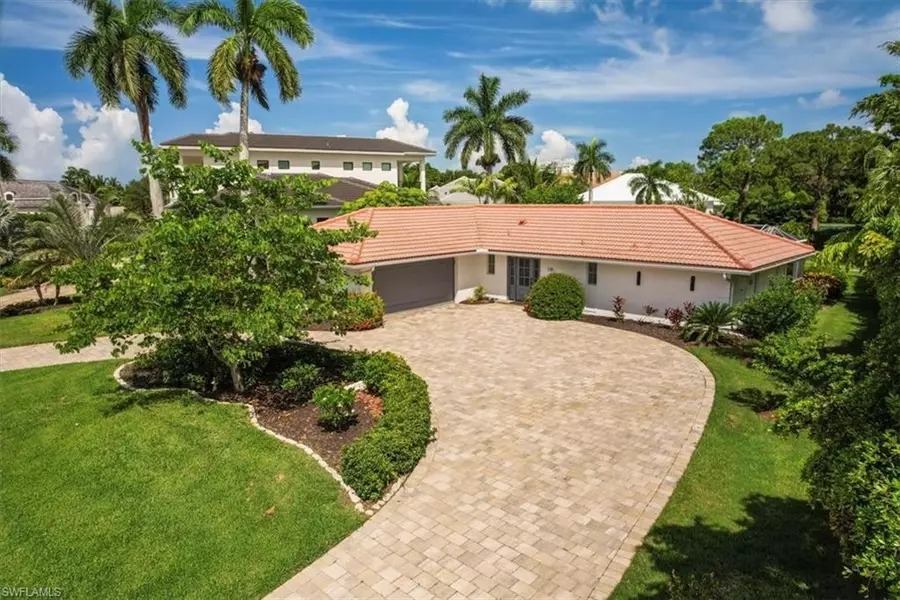 735 Parkview LN, Naples, FL 34103