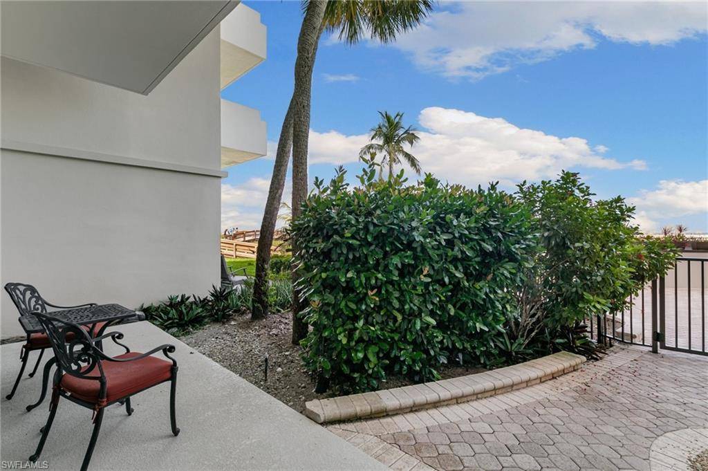 Marco Island, FL 34145,180 Seaview CT #105
