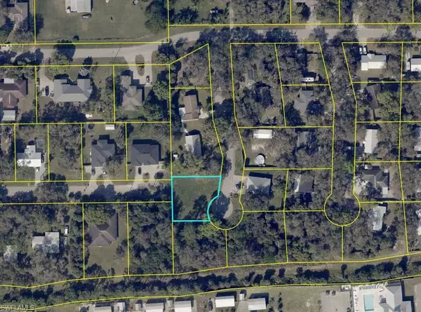 490 Christopher CT, Labelle, FL 33935