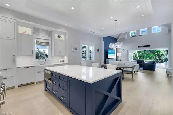 Naples, FL 34102,1463 2nd AVE S