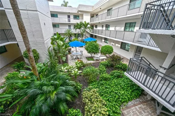 788 Park Shore DR #C25, Naples, FL 34103