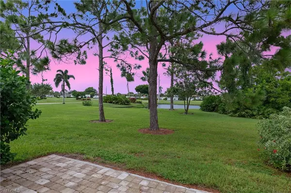 Naples, FL 34112,1006 Pine Isle LN #1006