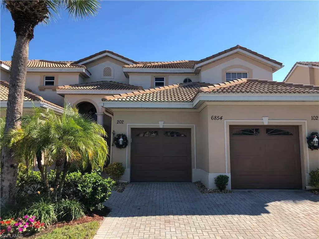 Naples, FL 34104,6854 STERLING GREENS DR #201