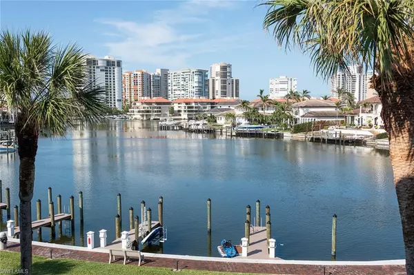 Naples, FL 34103,355 Park Shore DR #1-131