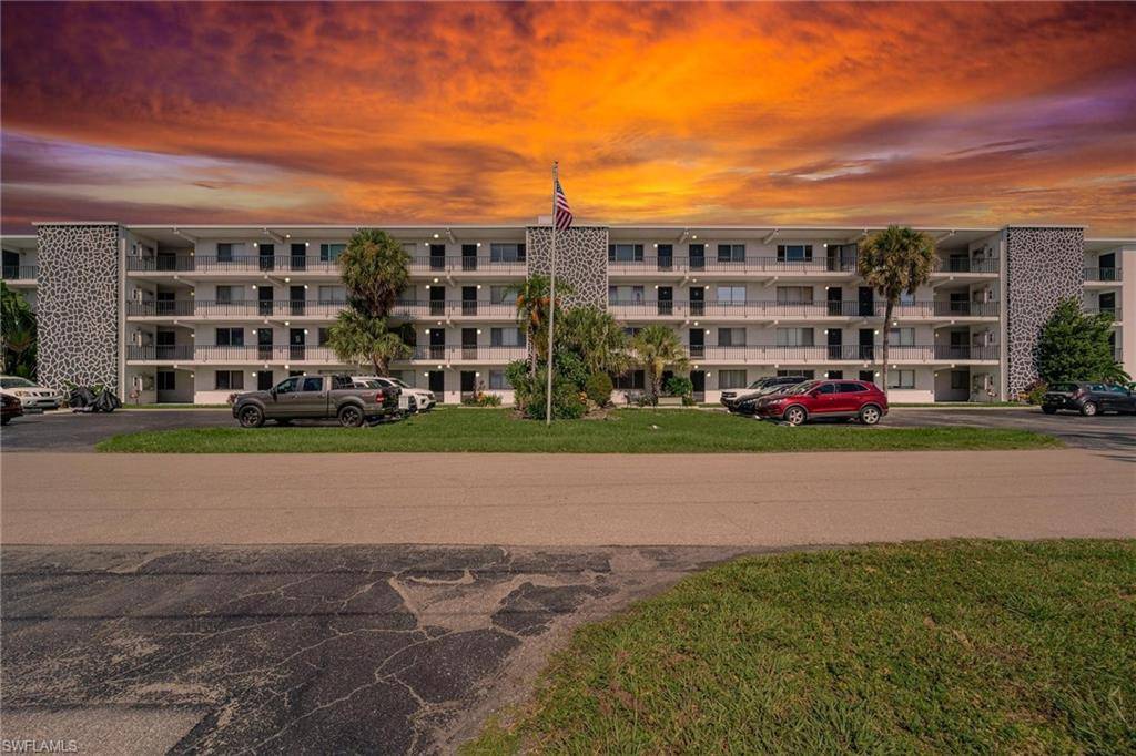 4906 Victoria DR #305,  Cape Coral,  FL 33904
