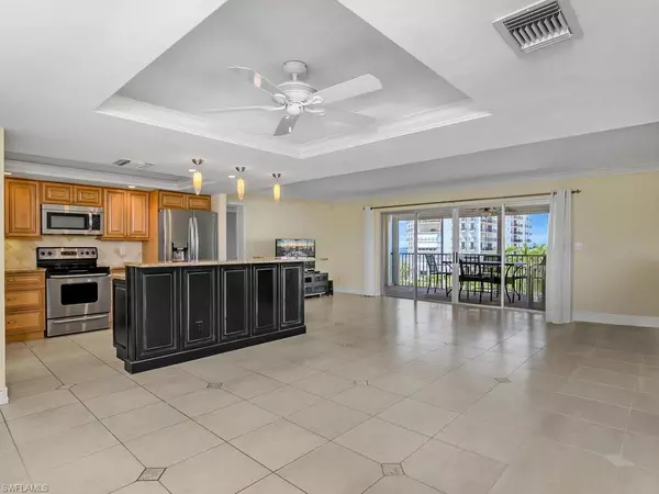 Naples, FL 34102,1200 Gulf Shore BLVD N #402