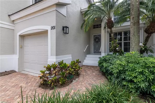 Naples, FL 34109,2120 Aberdeen LN #201