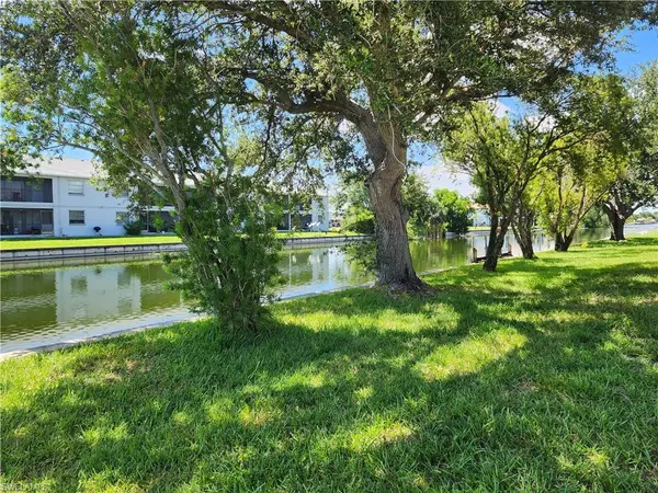 Cape Coral, FL 33990,642 SE 13th PL #8