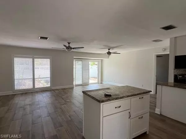 Fort Myers, FL 33919,4293 Island CIR #1