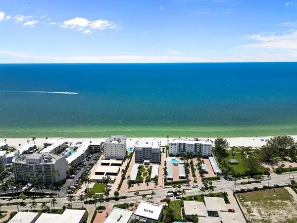 Naples, FL 34102,1977 Gulf Shore BLVD N #202