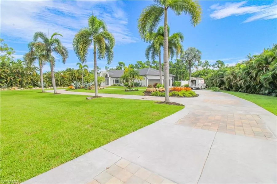 6461 Livingston Woods LN, Naples, FL 34109