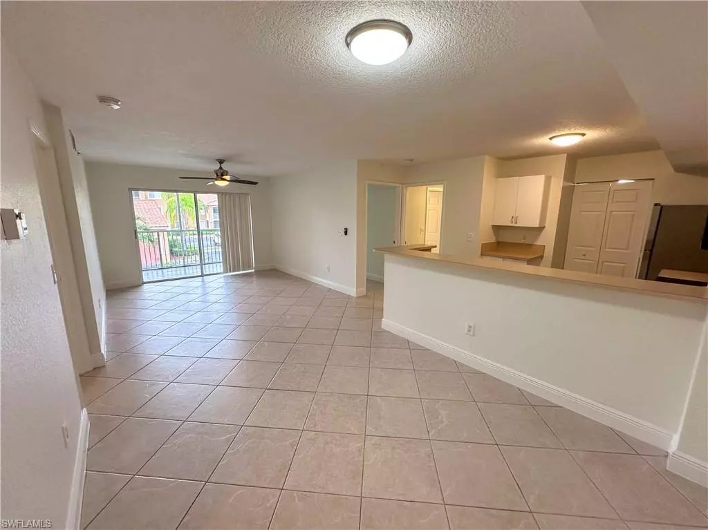 Naples, FL 34112,1835 Florida Club CIR #3203