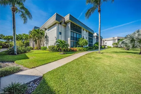 788 Park Shore DR #F20, Naples, FL 34103
