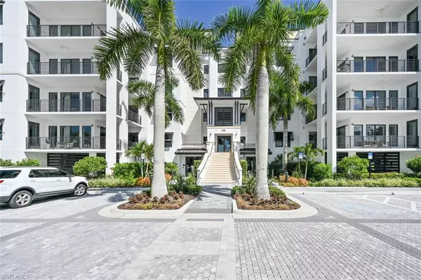 Naples, FL 34102,1111 Central Avenue #303