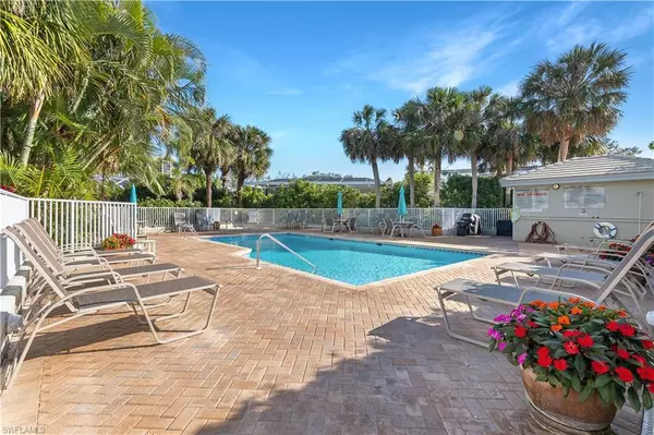 Naples, FL 34108,5899 Chanteclair DR #211