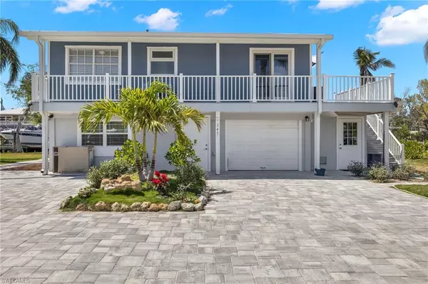 Fort Myers Beach, FL 33931,245 Bahia Via