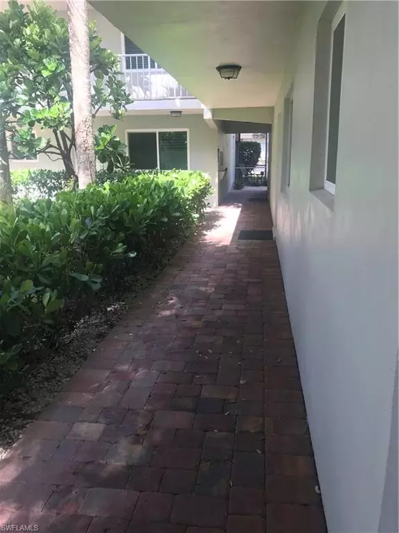 Naples, FL 34102,523 Broad AVE S #523