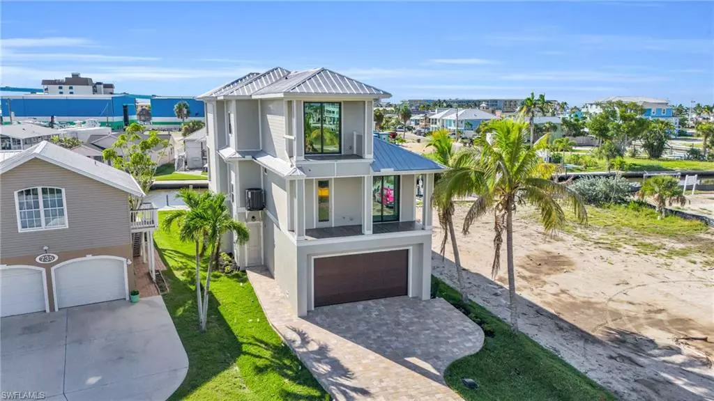 Fort Myers Beach, FL 33931,745 Matanzas CT