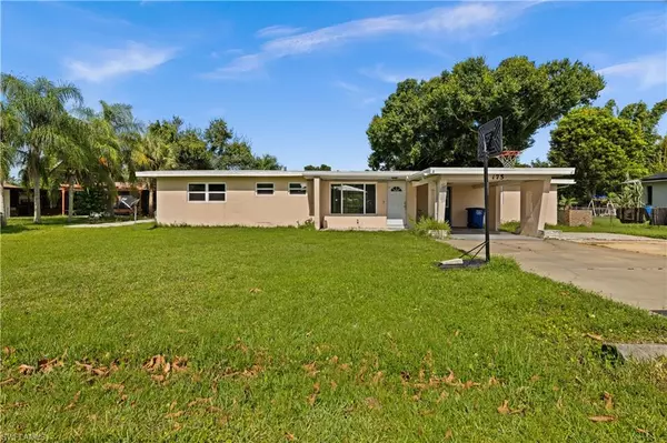 175 Cricle DR, Fort Myers, FL 33905