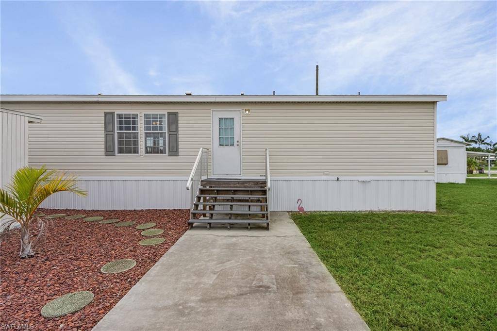 5001 Flamingo DR, St. James City, FL 33956