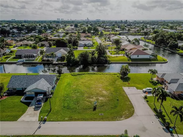 Cape Coral, FL 33990,627 SE 19th CT