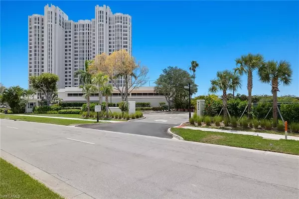 6849 Grenadier BLVD #201, Naples, FL 34108