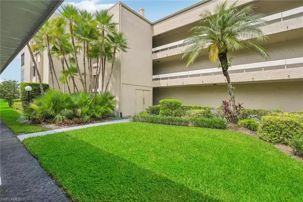 Naples, FL 34112,3655 Boca Ciega DR #202