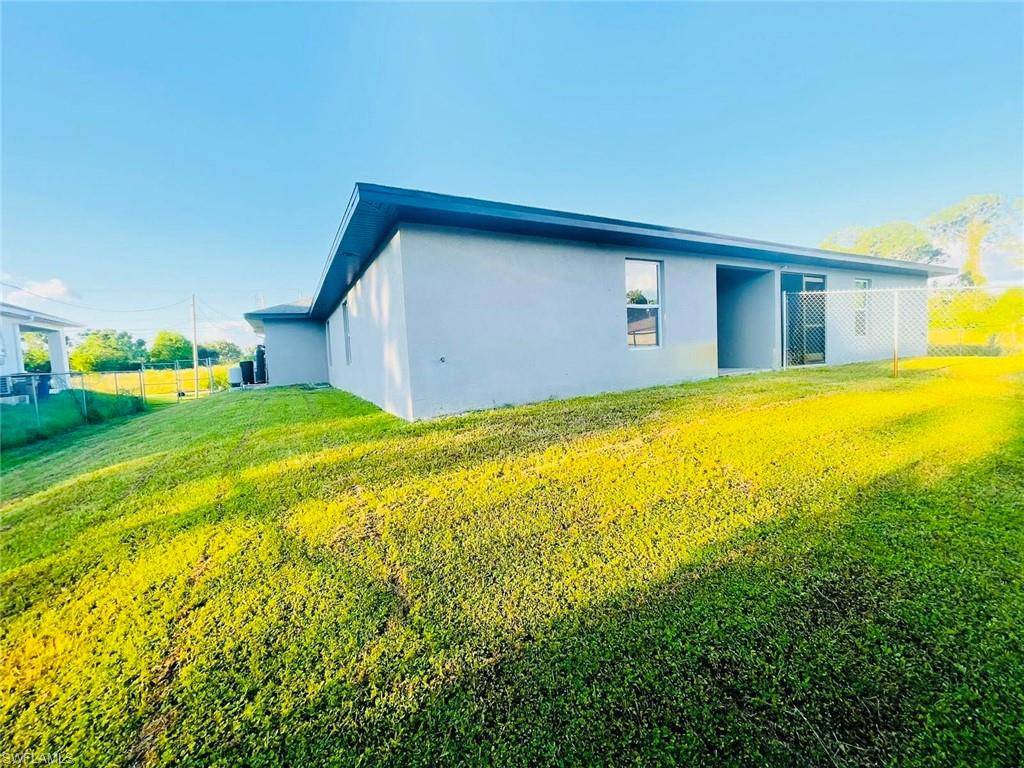 Lehigh Acres, FL 33973,5063-5063 Locke LN #5061