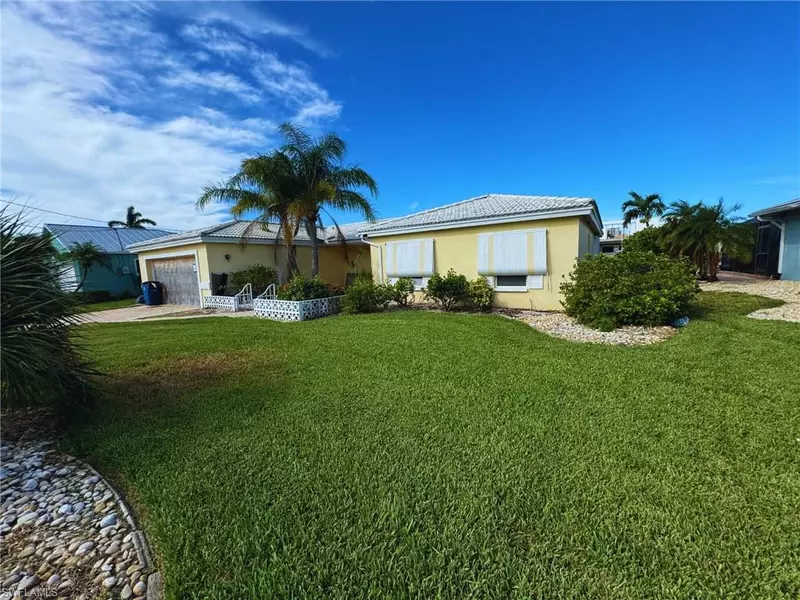 12 Bayview BLVD, Fort Myers Beach, FL 33931