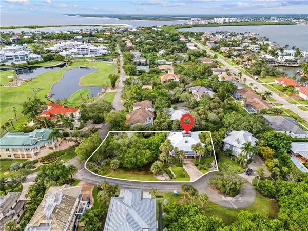 Marco Island, FL 34145,380 Periwinkle CT