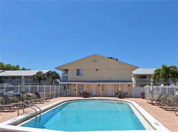Naples, FL 34112,4629 Bayshore DR #J3