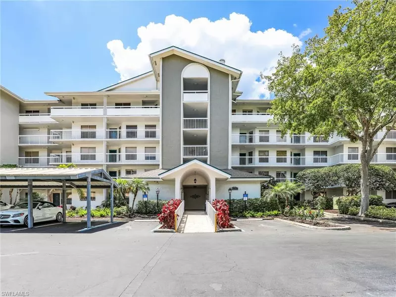 360 Horse Creek DR #305, Naples, FL 34110