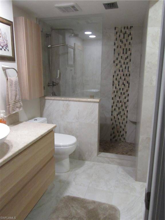 Naples, FL 34103,600 NEAPOLITAN WAY #211