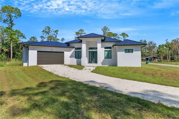 927 12th AVE NE, Naples, FL 34120