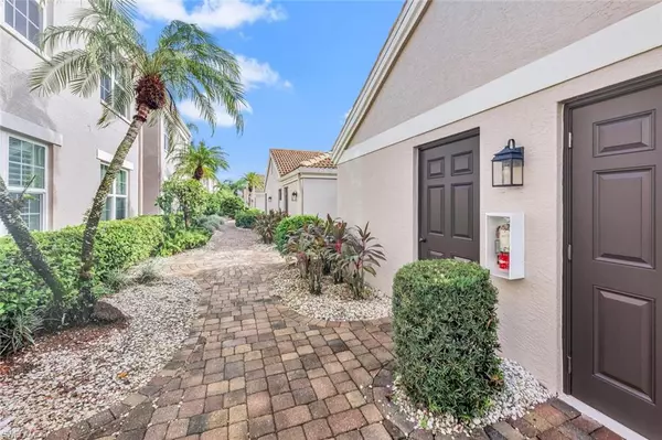 Naples, FL 34110,5677 Heron LN #103