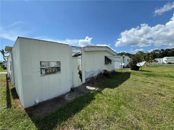 North Fort Myers, FL 33917,827 Peaceful DR