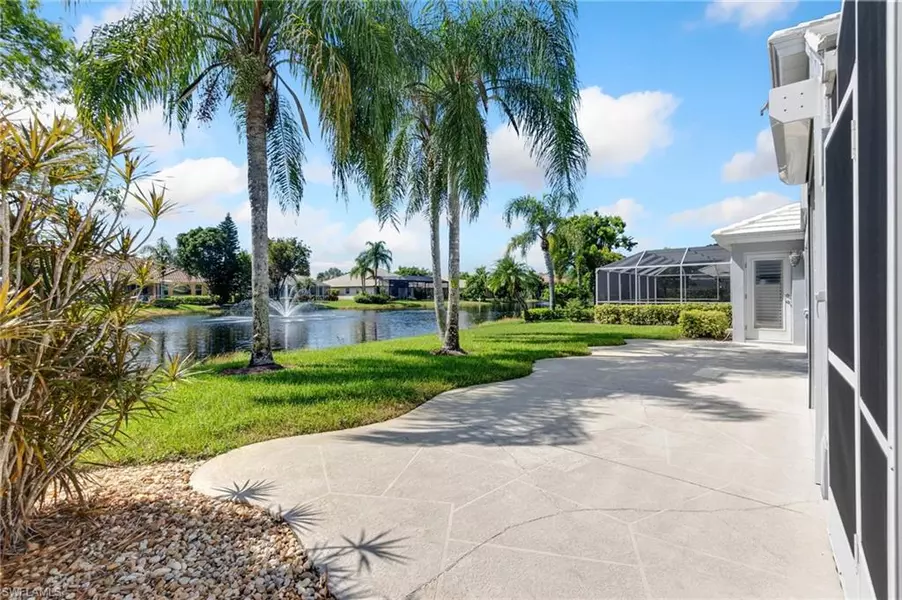 1335 Old Oak LN, Naples, FL 34110