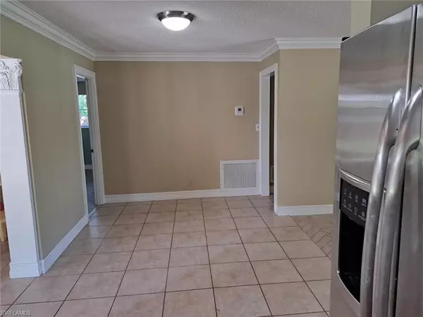 Naples, FL 34103,2525 Dawn CIR