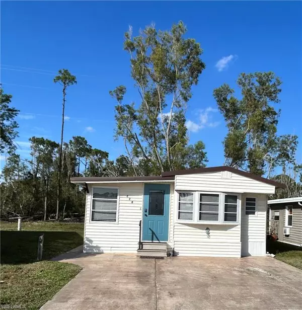 228 Caravan CIR, North Fort Myers, FL 33903