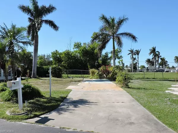 Fort Myers, FL 33908,158 Adrienne DR