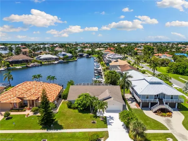 Marco Island, FL 34145,522 Bradford CT