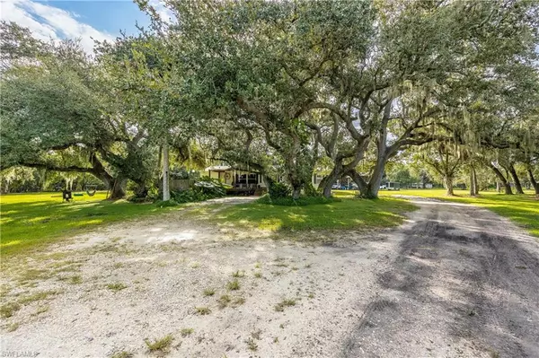 11211 Lazy Acres LN, Fort Myers, FL 33905