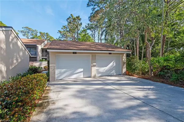 Naples, FL 34110,15330 Cedarwood LN #5-203