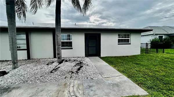 527 SE 5th PL, Cape Coral, FL 33990