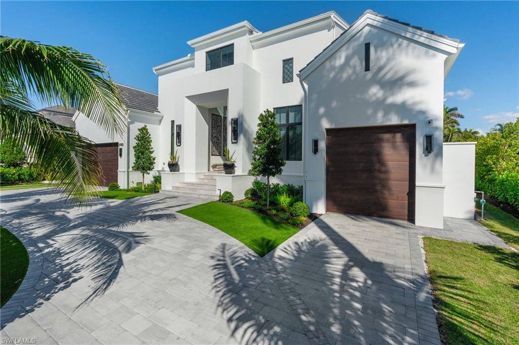2990 Leeward LN, Naples, FL 34103