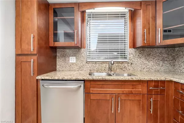 Cape Coral, FL 33904,4613 SE 5th AVE #104