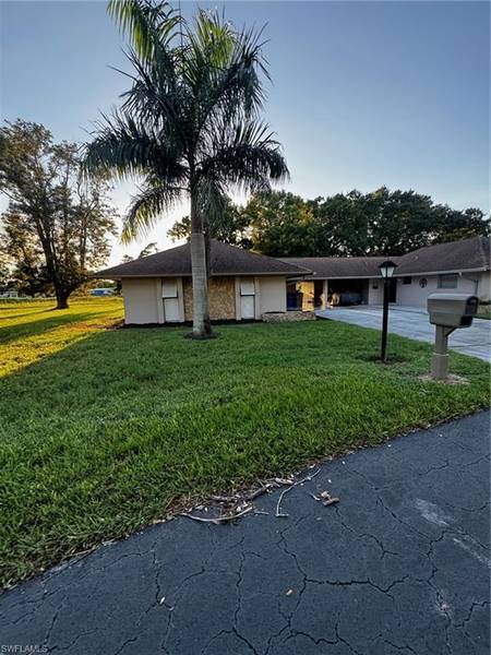 209 Oaklawn CT, Lehigh Acres, FL 33936