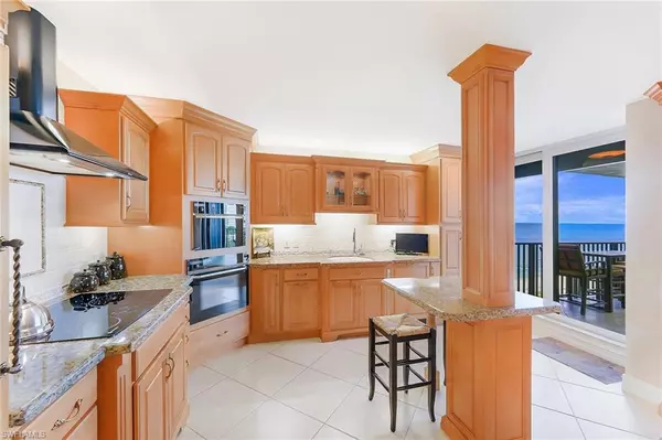 Naples, FL 34103,4005 Gulf Shore BLVD N #607