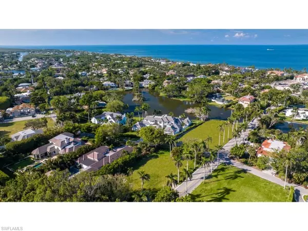 Naples, FL 34102,2433 Lantern LN